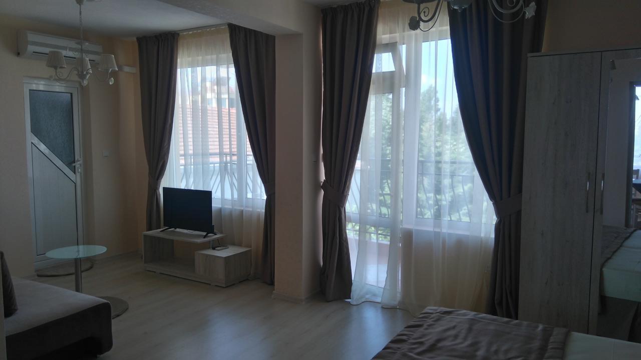 פרימורסקו Guest House Adriya מראה חיצוני תמונה