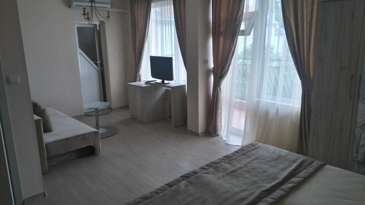 פרימורסקו Guest House Adriya מראה חיצוני תמונה